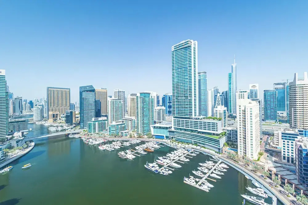 SuperHost - Exclusive 25th Floor Retreat with Marina Views