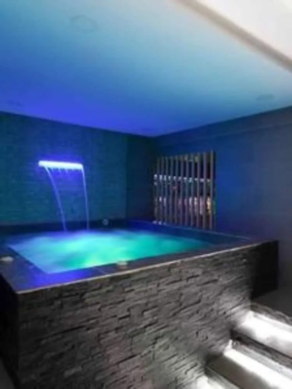 Apartment Lleras with Hot Tub