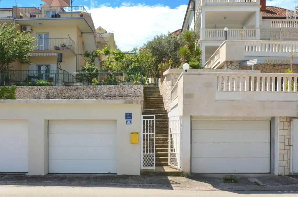 Apartment with a sea view terrace, Čiovo near Trogir