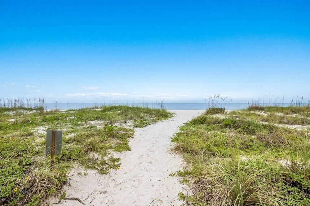Waters Edge 110n 2 Bedroom Condo by RedAwning