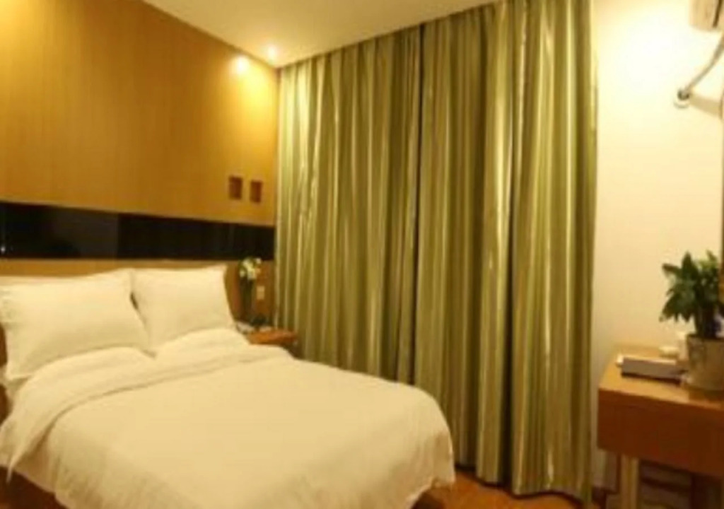 Vatica ChaoYang the East of Railway Station XinHua Road Hotel