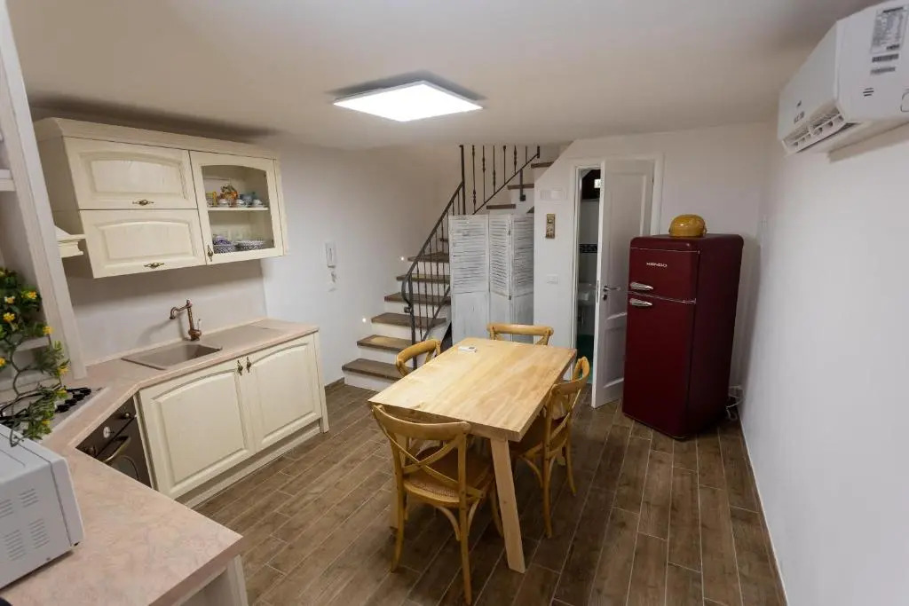 casa 160 mq 3 piani, ristrutturato e terrazza con vista