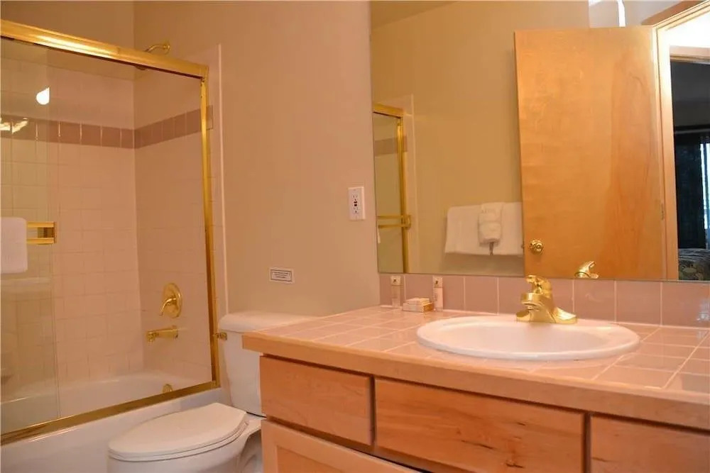 Chimney Ridge Townhomes Unit 504 by RedAwning
