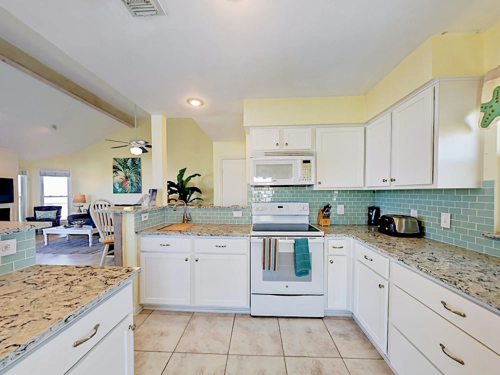 17601 San Luis Pass Road Home - 3 Br townhouse by RedAwning