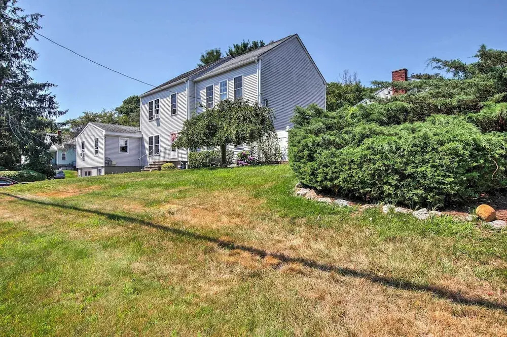 South Kingstown Vacation Rental: 2 Mi to Beach!
