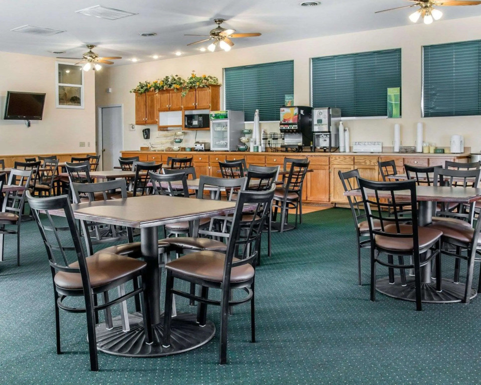Quality Inn & Suites Mackinaw City Beachfront