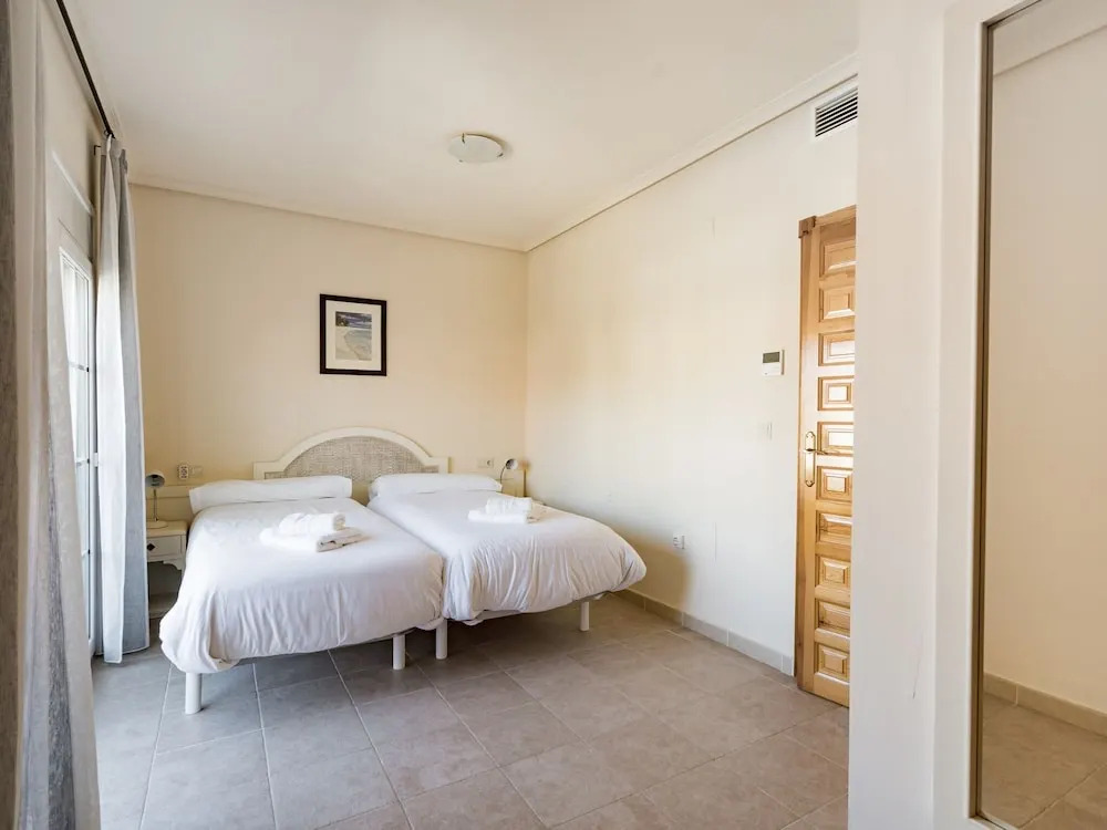 Serene Holiday Home in Baños y Mendigo With Swimming Pool