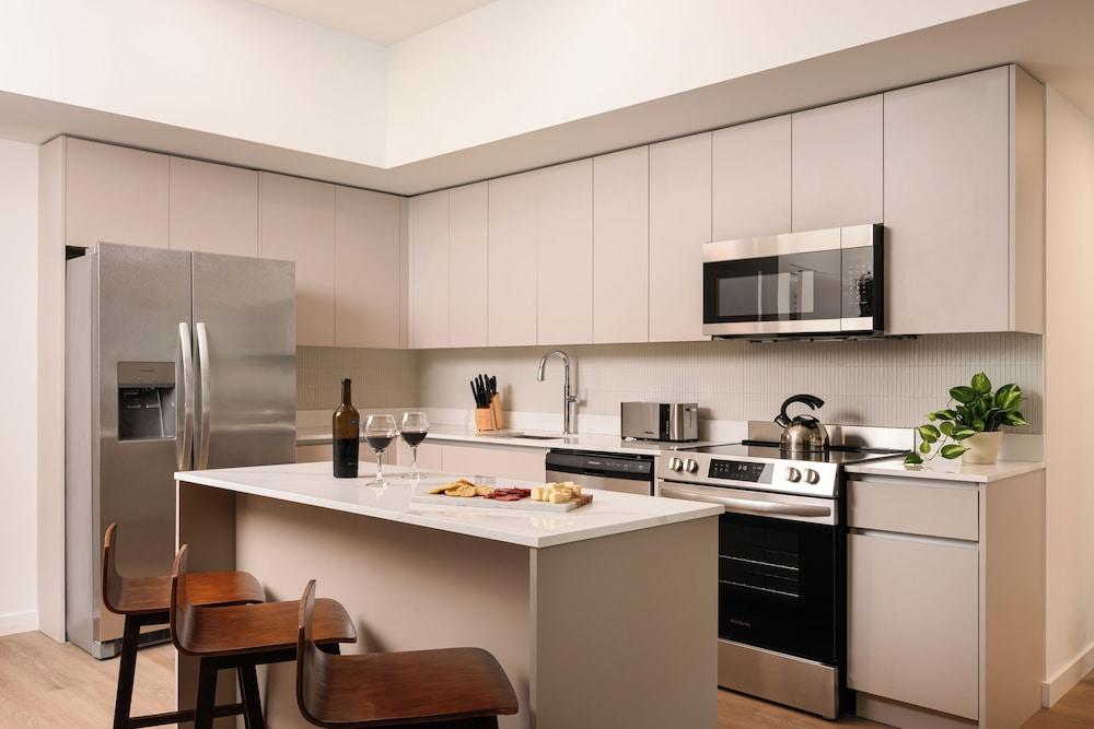 Sense28 Edgewater, an AvantStay Hotel