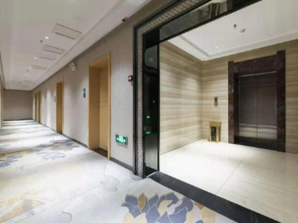 Violet-themed Hotel (Wanda Plaza, Yantai)