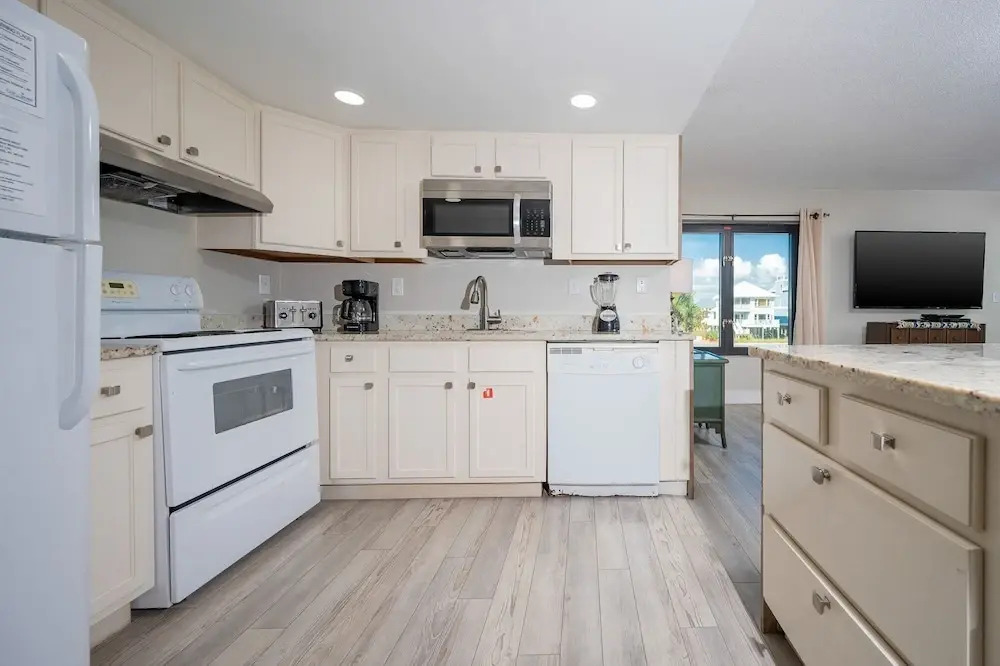Island Winds West 170 3 Bedroom Condo