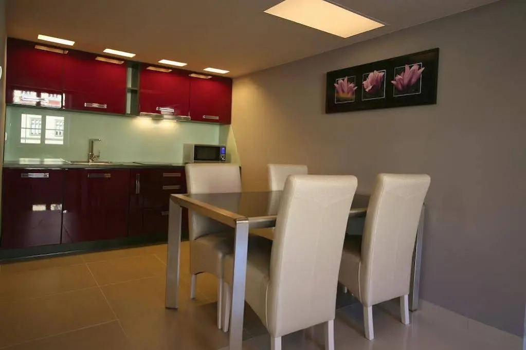 LeoApart Solny Square ApartHotel