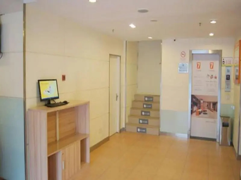 7 Days Inn Beijing Xueyuan Road Liudaokou Subway Station Branch