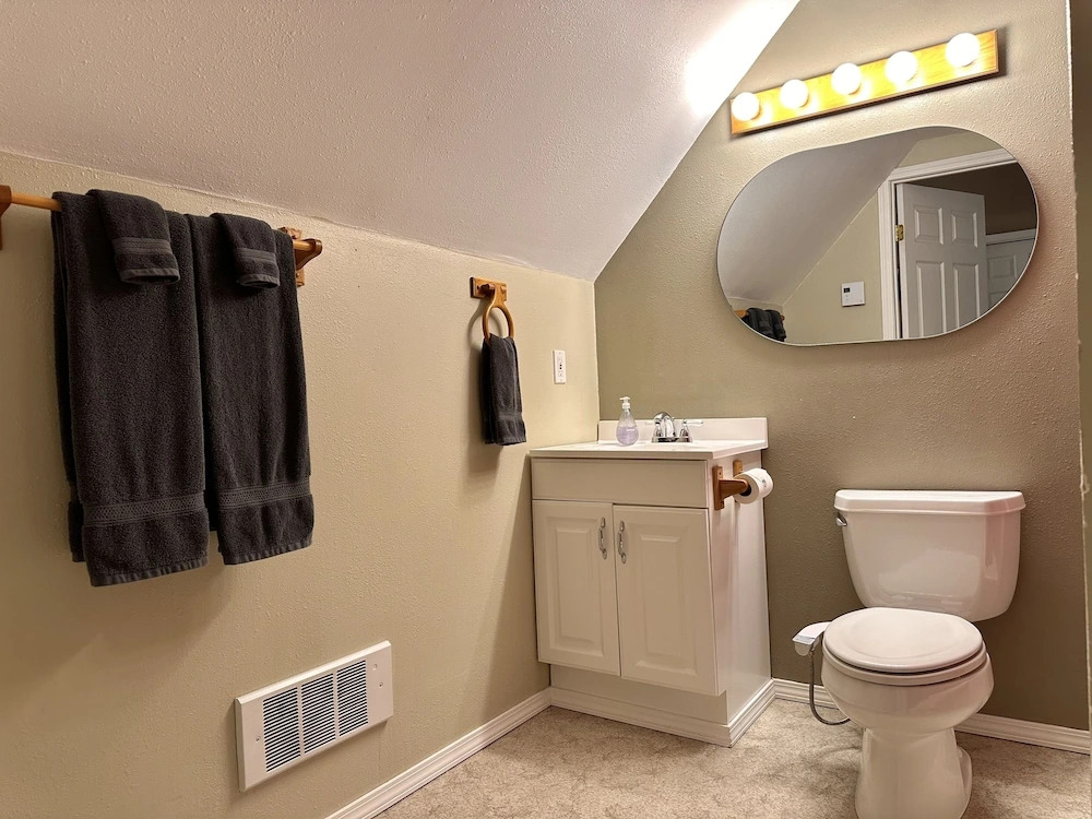 Riverwood Lodge 5 Bedroom Home by NW Comfy Cabins by RedAwning