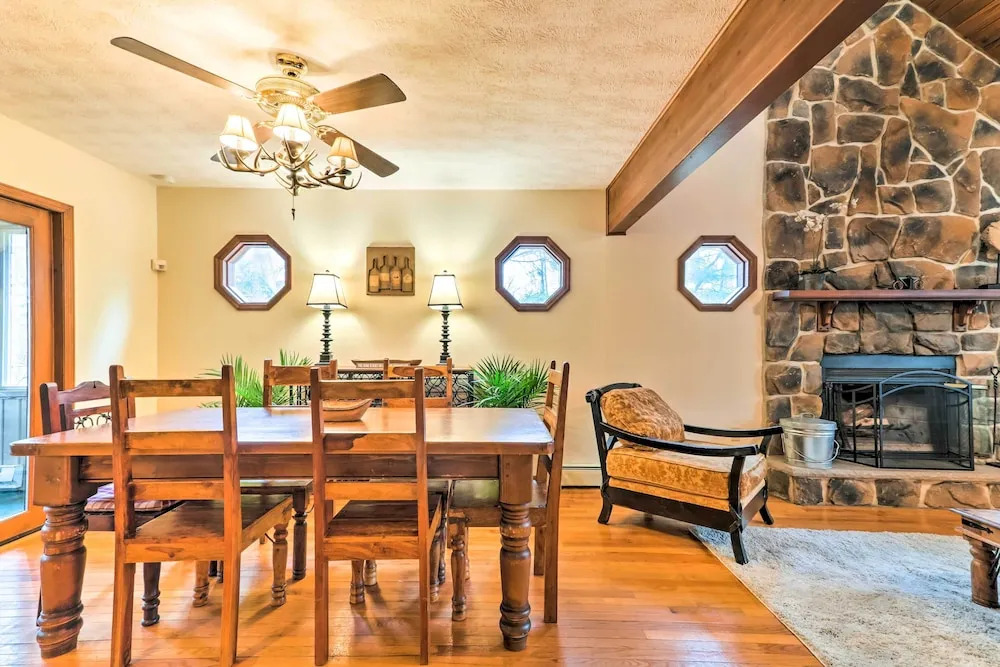 Lake Harmony Home w/ Deck - 3 Mi to Ski Slopes!