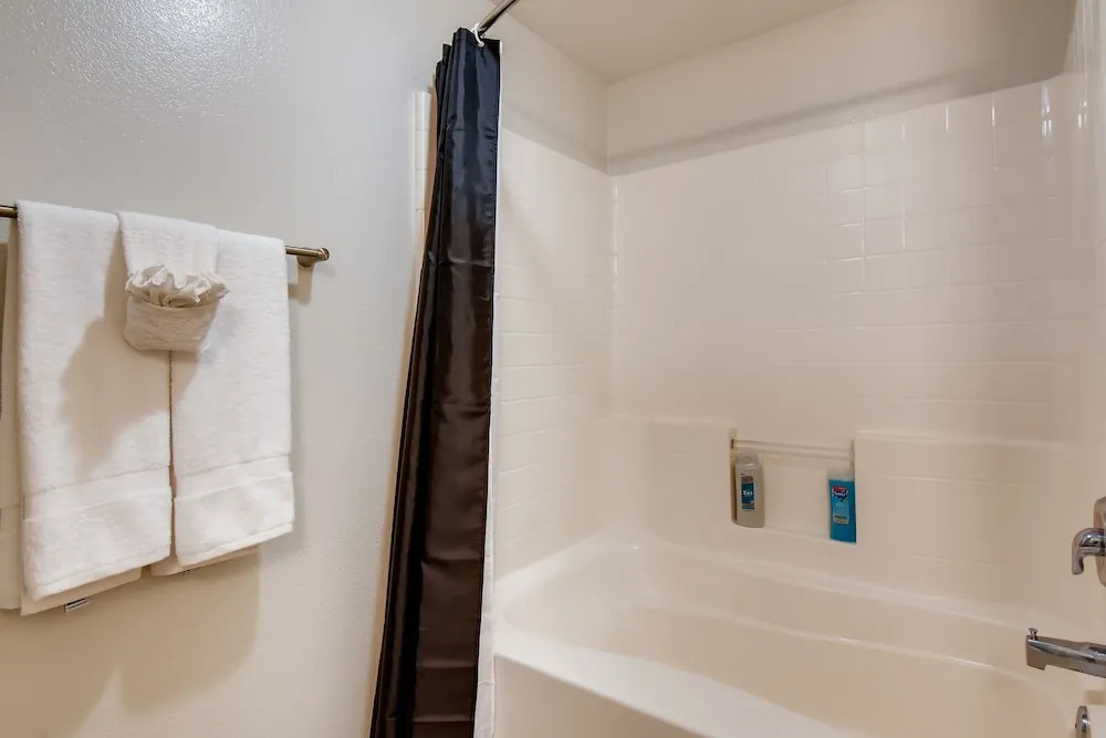 Spectacular Coffee Theme - Fast Wifi - Work Area - 2BR/2.5 Bath - Free Parking! (FV8)