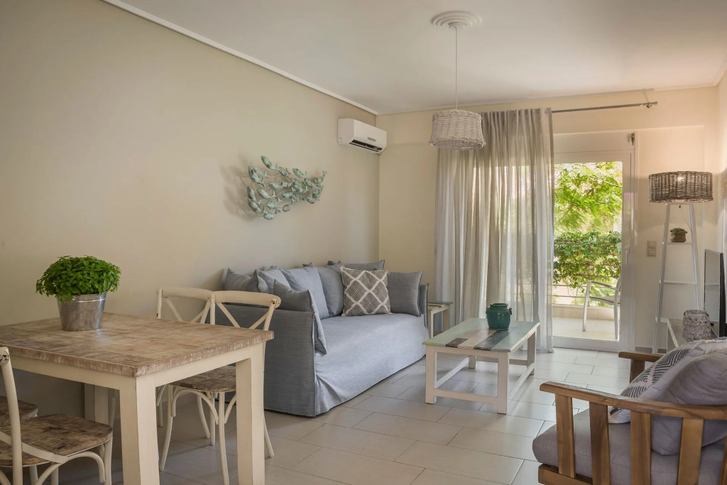 Meliti Waterfront Suites