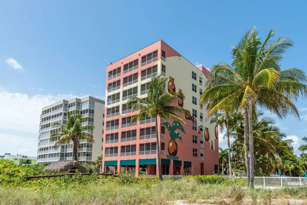 Casa Playa Resort