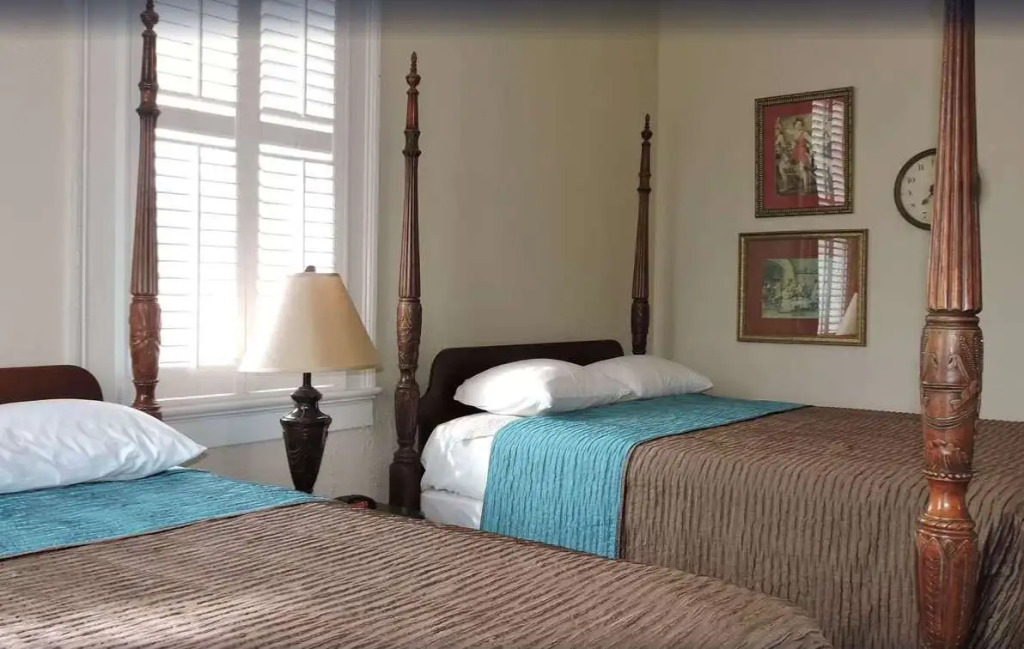 New Orleans Courtyard Hotel by the French Quarter