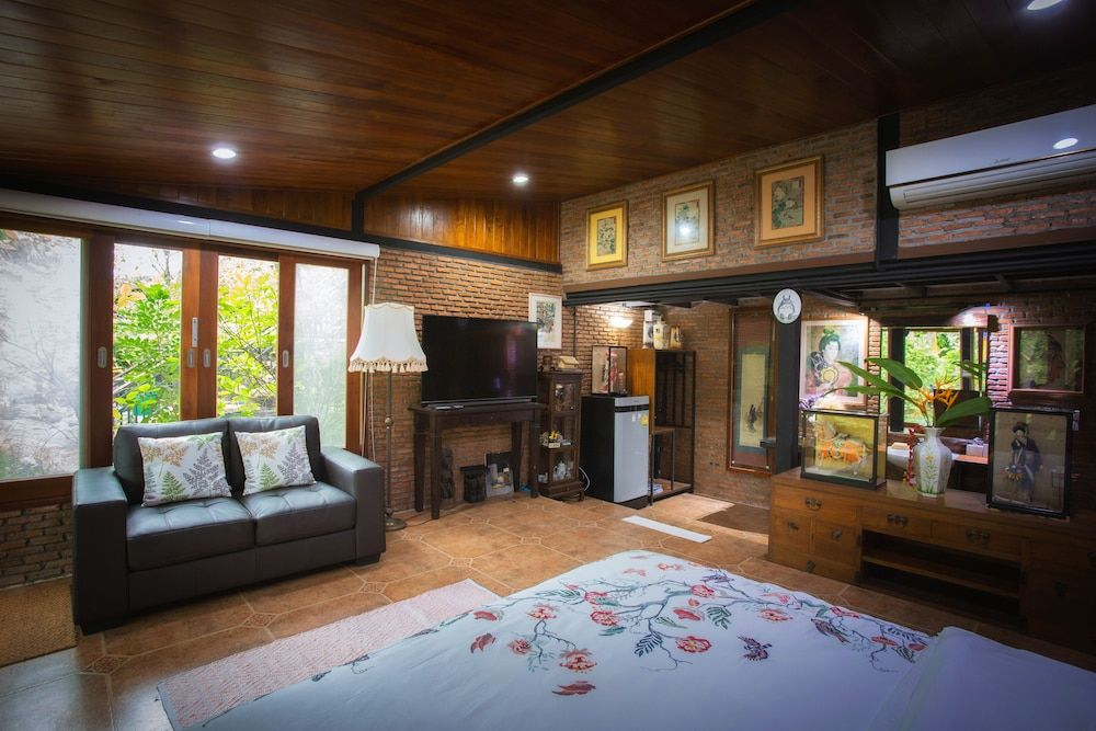 Cattanis Riverside Home