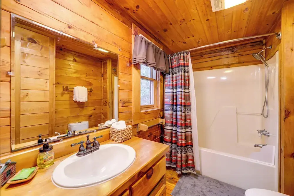 Creek On-site! Cabin 7 Mi to Cataloochee Ski Area