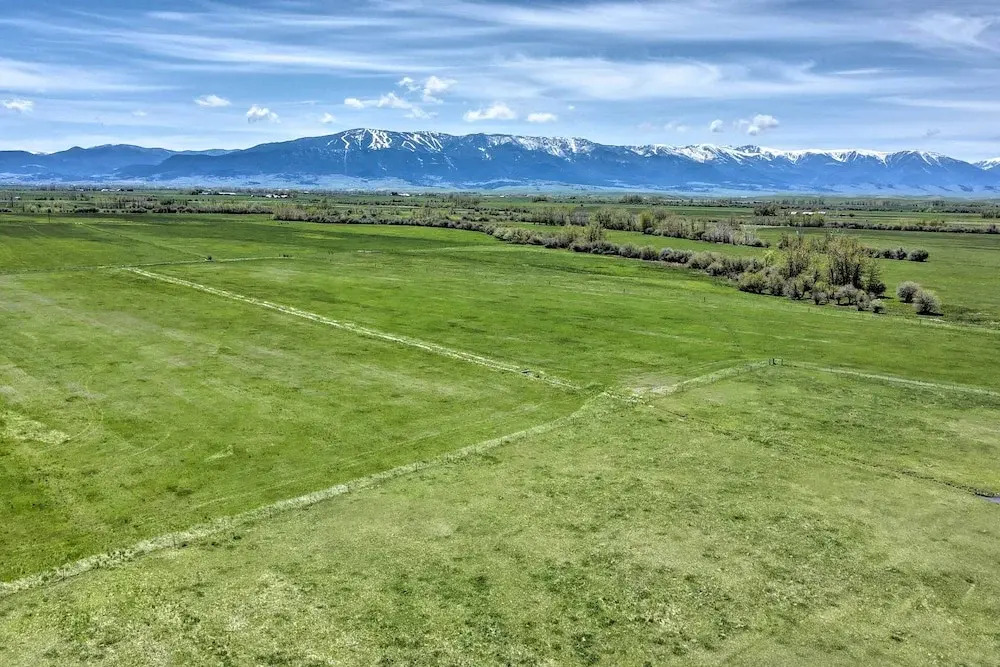 'the Farmstead' on 10 Acres w/ Mountain Views!