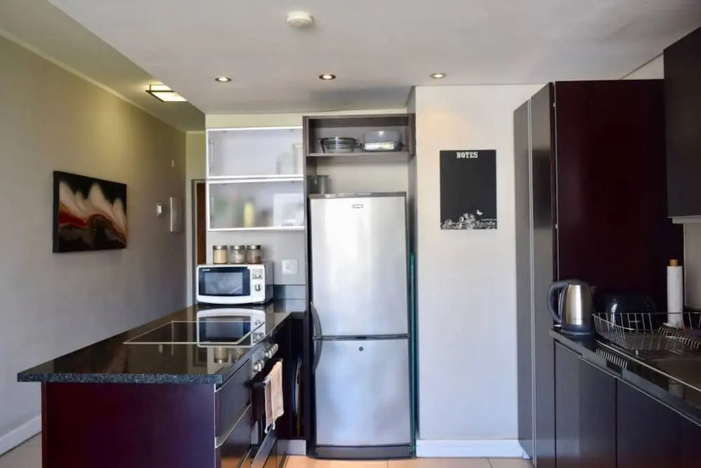 Relaxing 2 Bedroom Rockwell Apartment Suite