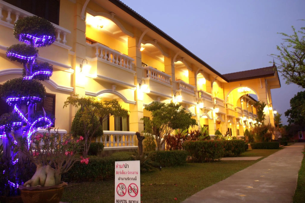 Park & Pool Resort