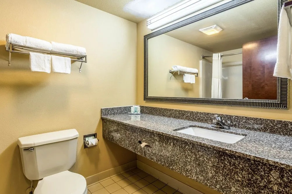 Executive Inn & Suites