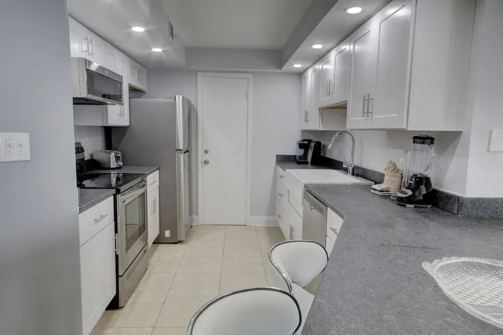 455 El Matador 1 Bedroom Condo by RedAwning