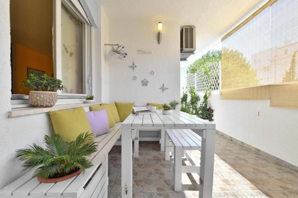 Sama - Modern & Comfortable - A1