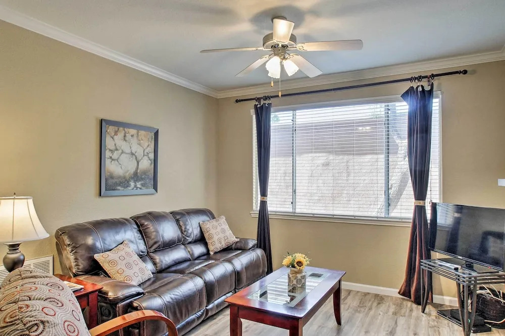 < 1 Mi to Scottsdale Quarter! Resort Condo w/ Pool