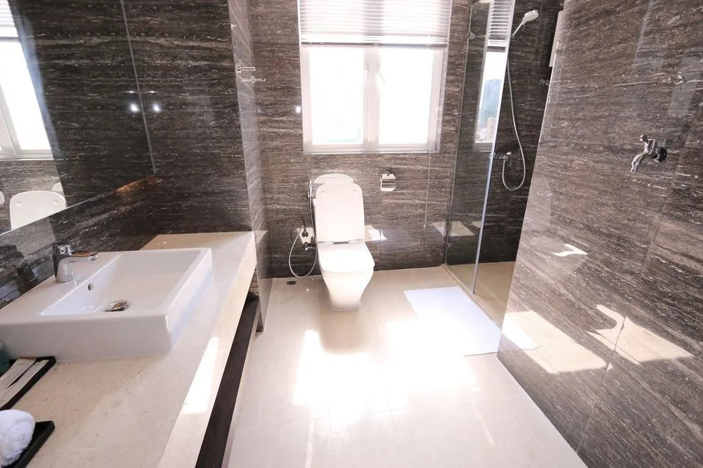 EASTLAND Hotel & Apartment