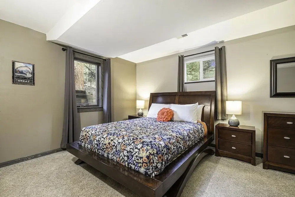 Aspen View Getaway - Monthly Long-term Vacation Rental 30+ Days -- Estes Park 4 Bedroom Home by RedAwning