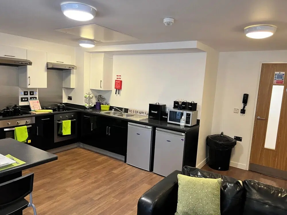 8 Bed Apartment @ Astor House by Pureserviced