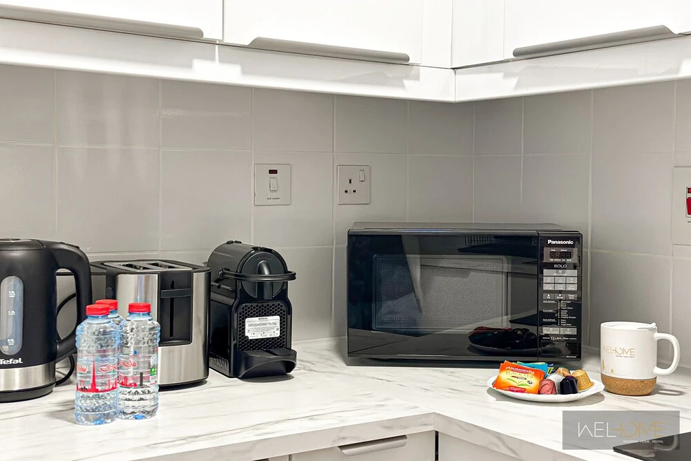 WelHome - Mesmerizing 1BR Apartment in Damac Waves A