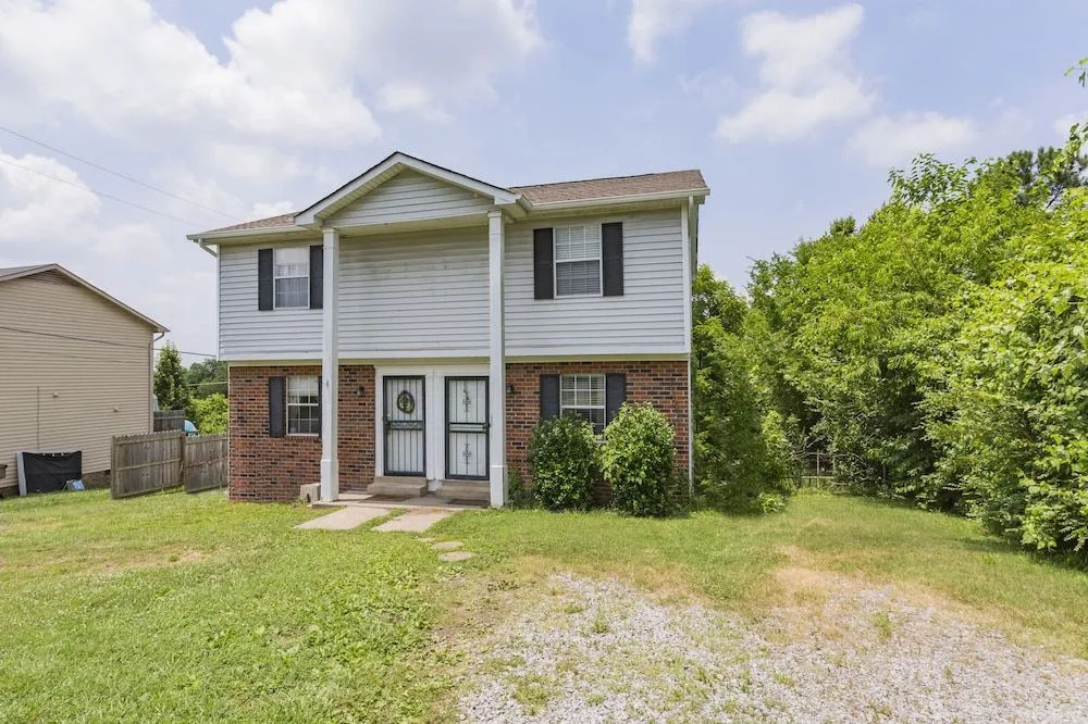 Take a Jog in Nearby Shelby Park at a Bright, Cozy Home