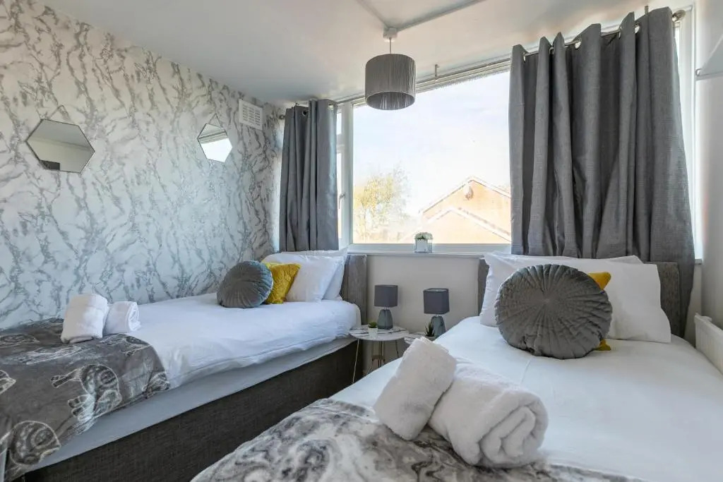 Stylish House & Work and Leisure inc FREE Parking & BHX Airport by ComfyWorkers