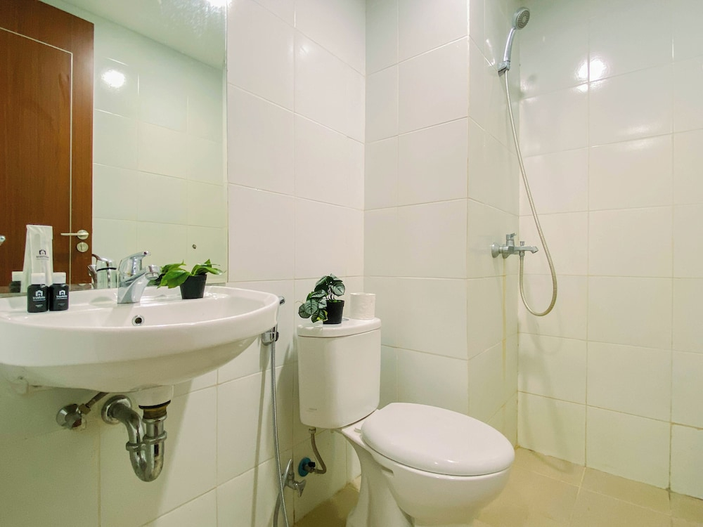 Comfortable And Homey 2Br Apartement At Vittoria Residence