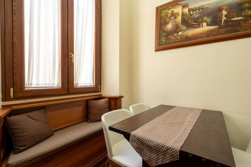 Rhona's Apartment