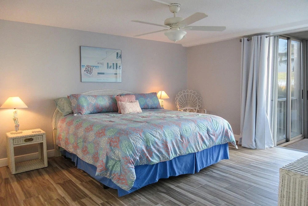 Creciente 213N - 2 Br Condo
