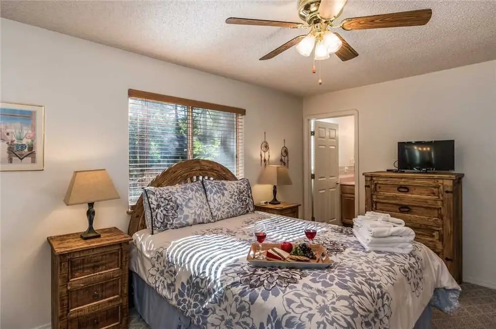 A Whispering River - Three Bedroom Cabin with Hot Tub