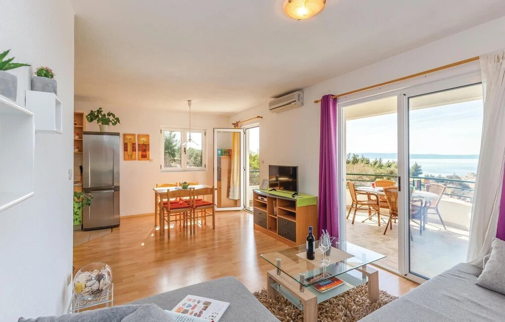 Beautiful Home in Makarska With Wifi and 2 Bedrooms