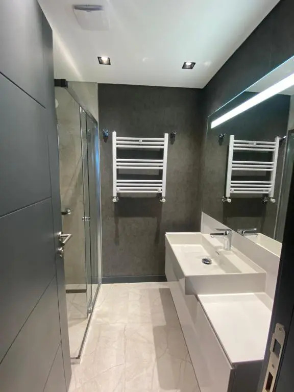 Luxury Central Fully Equipped 2BR 2BA Apartment by Siena Suites