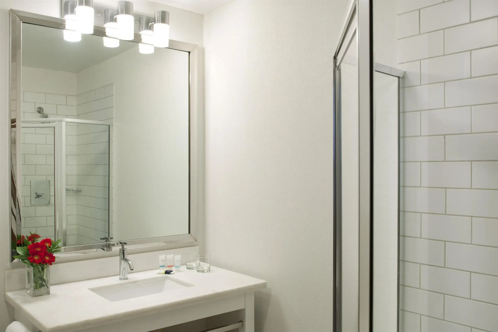 Four Points by Sheraton Victoria Gateway