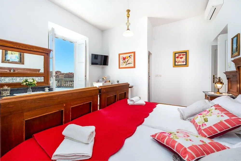Villa Adriatica - 4 bedroom vacation house
