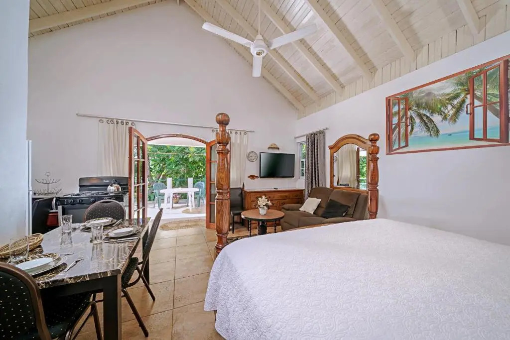 Beach House Condos, Negril