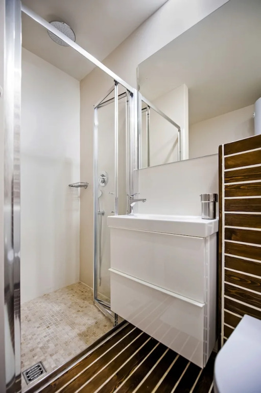 Luna Rooms and Studios