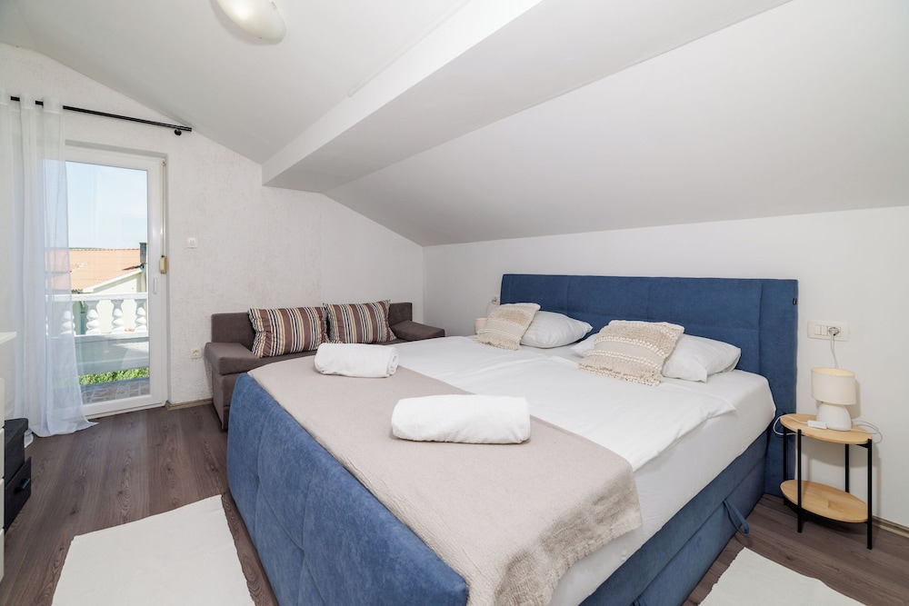 Apartments Mirjana T