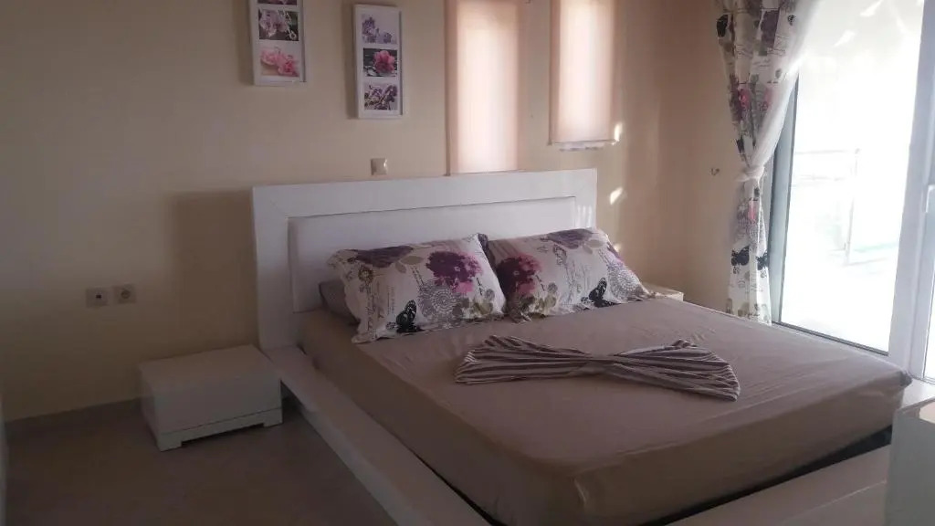 Anna Apartments