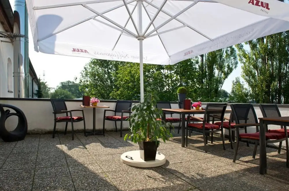 City Hotel